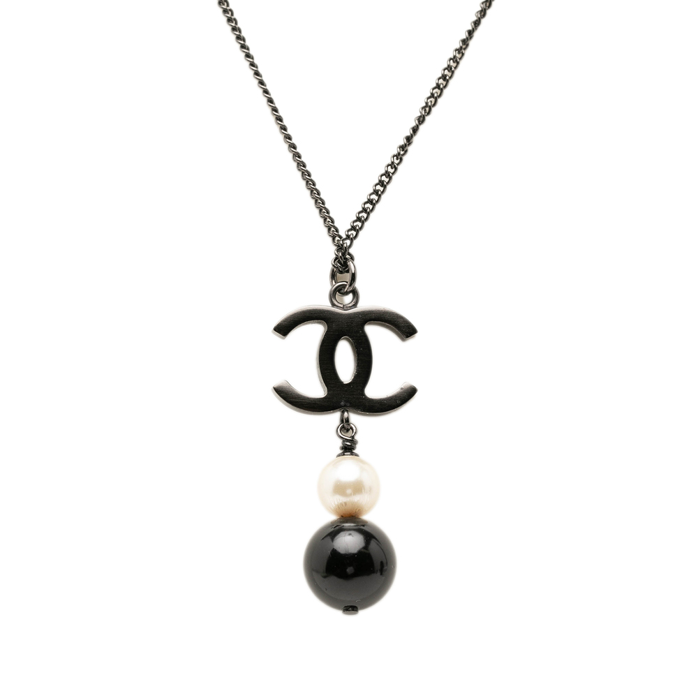 Pre-Loved Chanel CC Brass Faux Pearl and Bead Drop Pendant Necklace - Picture 2 of 6